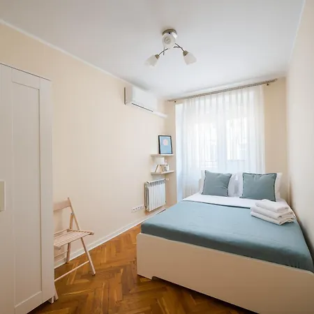 Krucza Centre By Bookinghost *